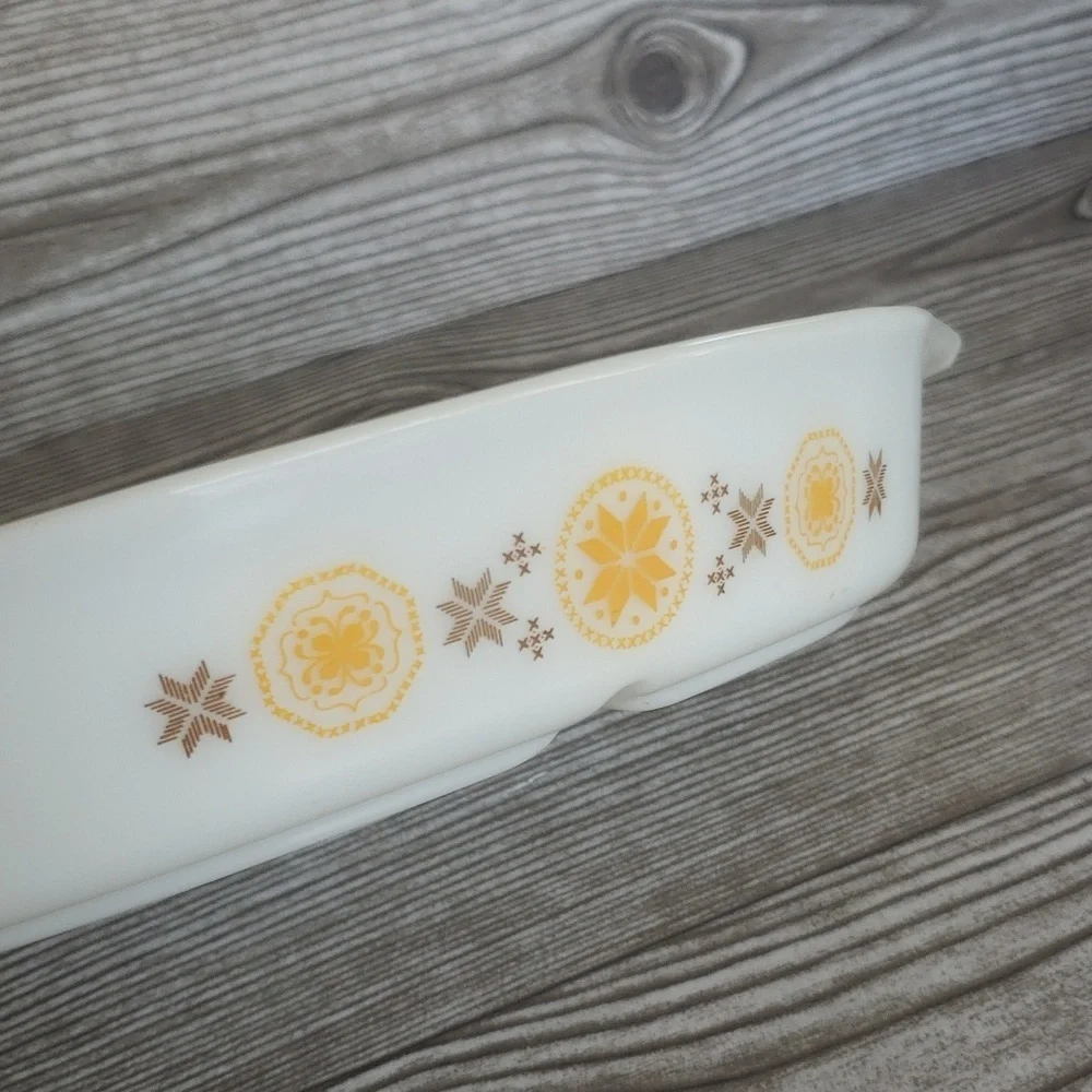 Pyrex Town and Country divide dish vintage
